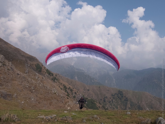 Индия, Гималаи, Полет до Драмсалы и обратно с ночевкой (Воздух, бир, Драмсала, бивак-флай, полеты, параплан, пилот)