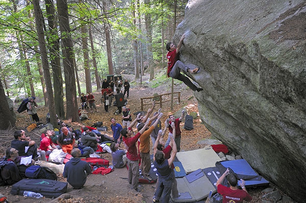 Болдеринговый фестиваль Melloblocco-2009 на майских праздниках (Скалолазание, val di mello, val masino, италия, меллоблокко)