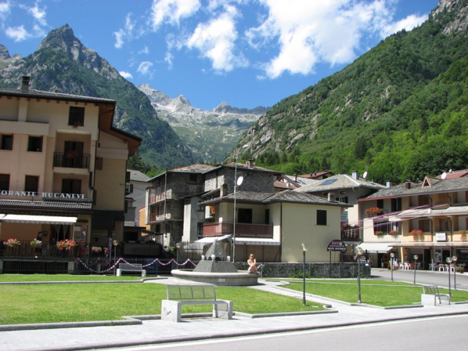 Болдеринговый фестиваль Melloblocco-2009 на майских праздниках (Скалолазание, val di mello, val masino, италия, меллоблокко)