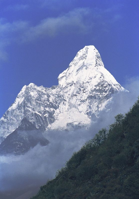 Рассказ славного испанского парня Санти Падроса о его восхождениях на Ама Даблам. С прологом и эпилогом. (Альпинизм, гималаи, франческо фацци, петер томко, свободный тибет 2065)