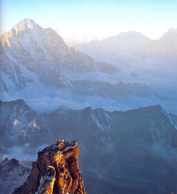 Рассказ славного испанского парня Санти Падроса о его восхождениях на Ама Даблам. С прологом и эпилогом. (Альпинизм, гималаи, франческо фацци, петер томко, свободный тибет 2065)