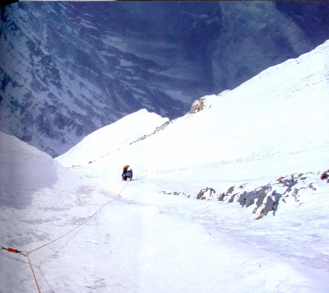 Рассказ славного испанского парня Санти Падроса о его восхождениях на Ама Даблам. С прологом и эпилогом. (Альпинизм, гималаи, франческо фацци, петер томко, свободный тибет 2065)