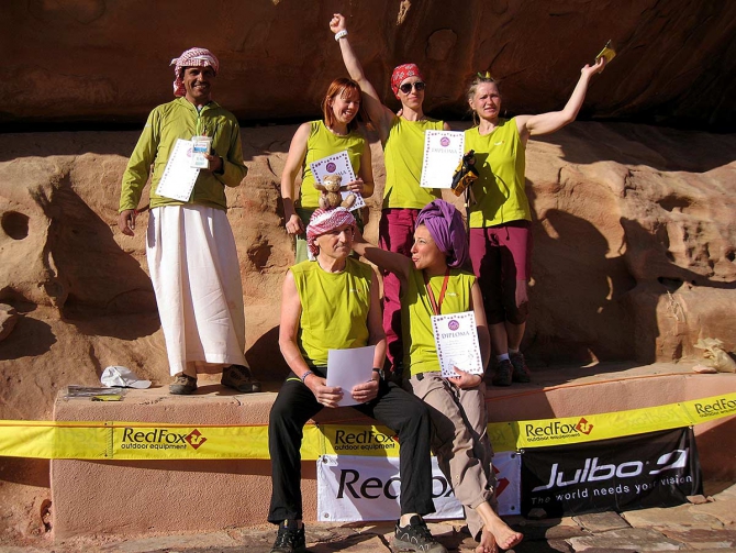   ,      .  Jordan Women.V2 (, , wadi run)
