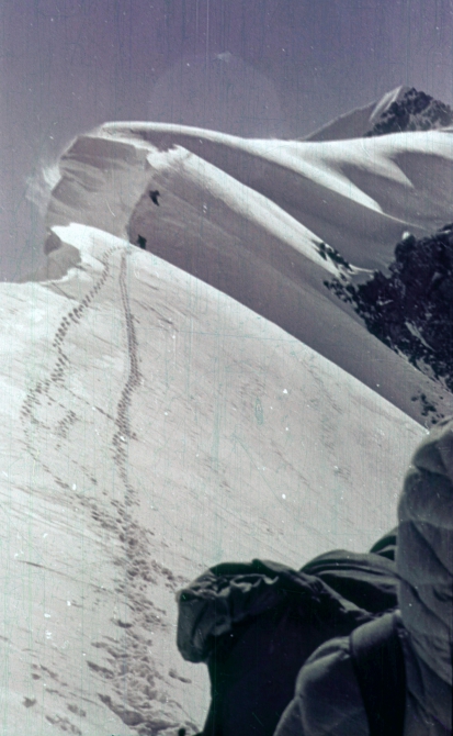 1957 г. Восхождение на пик Сталина (7495 м.). Кто же всё-таки был там первым? (Альпинизм)