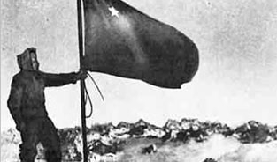 17 февраля, именно в этот день, в 1943 году, советские воины-альпинисты совершили беспримерное восхождение на вершину Эльбруса, с которой сняли фашистские вымпелы и водрузили Государственный флаг СССР. (Альпинизм)