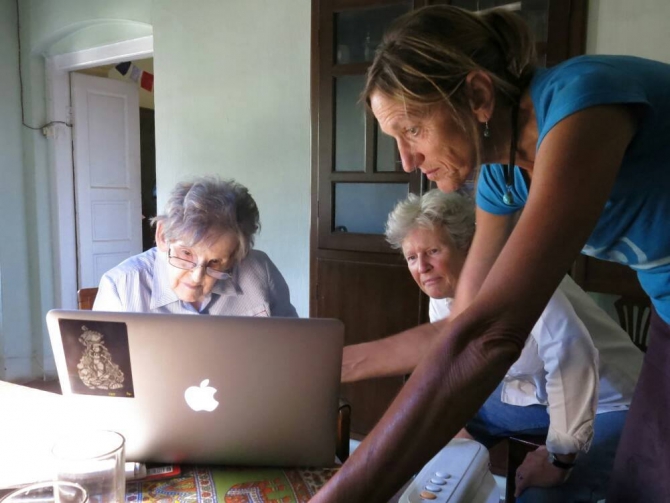      . (, Elizabeth Hawley,  , Billi Bierling,  )