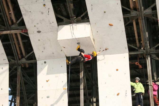 Новости Moscow Ice Climb. Март 2009. (Ледолазание/drytoolling, деньгин, бадалян, люлюкин, чемпионат россии, киров 2009, москва, ледолазание, альпинизм)