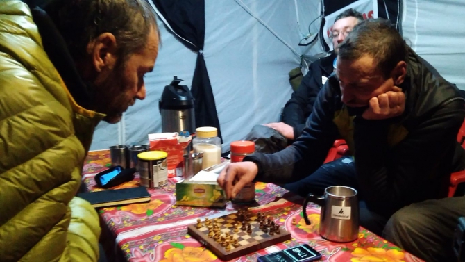 2-4 Дневник зимней польской экспедиции на К2. Часть 2 от 16 января 2018 г. (Альпинизм, зимний альпинизм, пакистан, каракорум, горы, поляки)