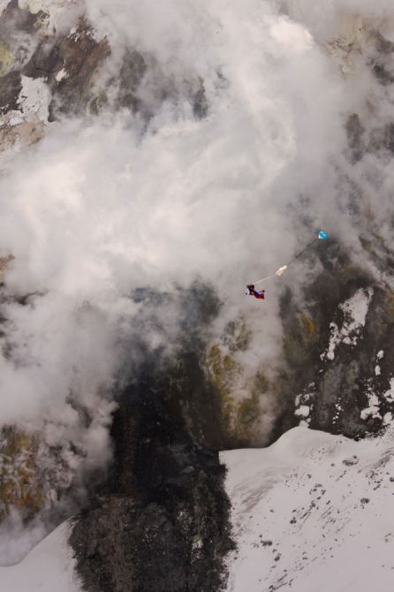Валерий Розов прыгнул в жерло вулкана... (Воздух, мутновский, камчатка, вулканы)