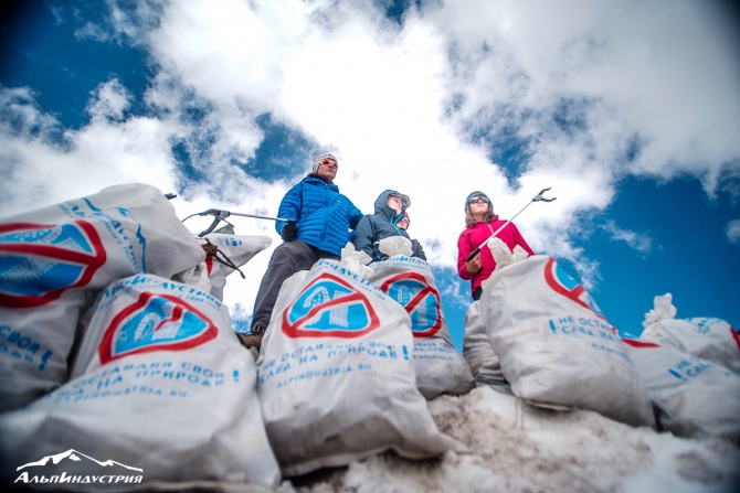 Результаты уборки на Эльбрусе: с южных склонов вывезли 5,5 тонн мусора (чистая гора, альпиндустрия)
