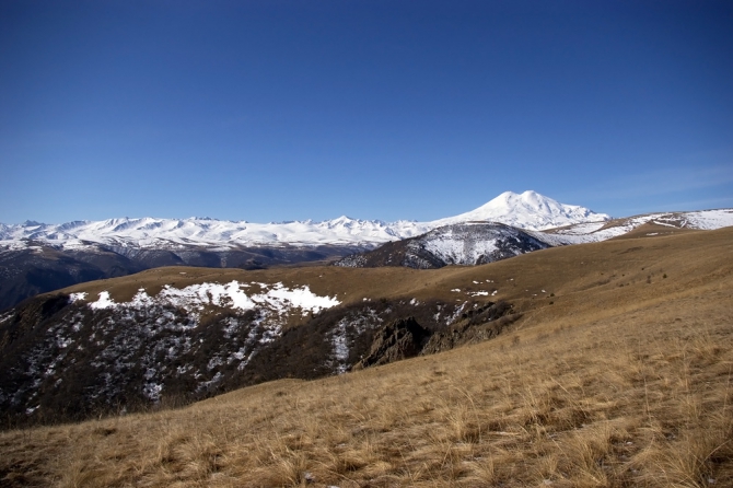 Эльбрус с севера - май 2009 (Путешествия, горы, кавказ, приэльбрусье, джилысу, фото)