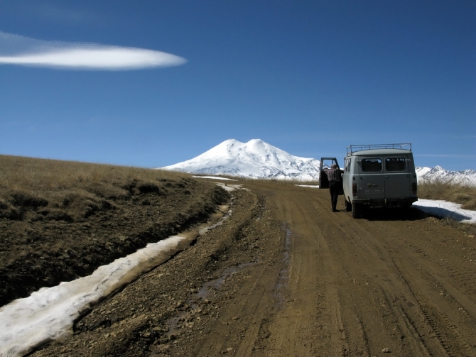 Эльбрус с севера - май 2009 (Путешествия, горы, кавказ, приэльбрусье, джилысу, фото)