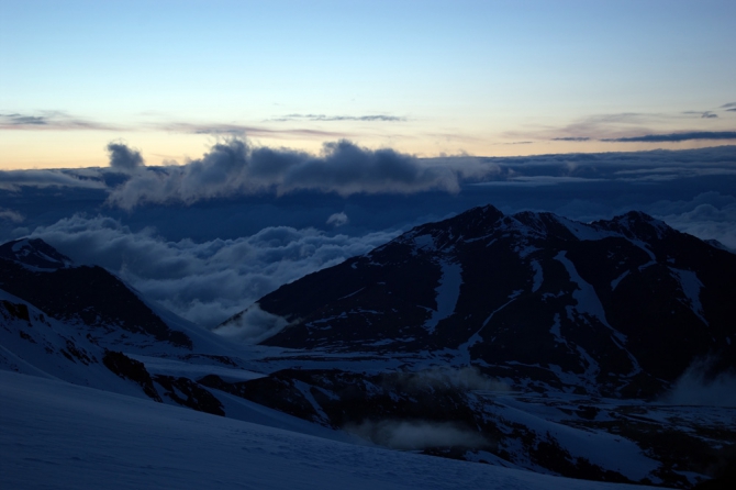 Эльбрус с севера - май 2009 (Путешествия, горы, кавказ, приэльбрусье, джилысу, фото)
