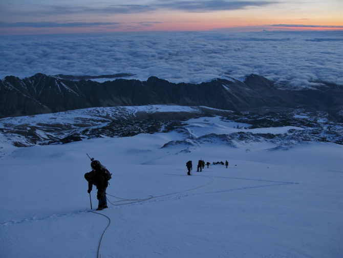 Эльбрус с севера - май 2009 (Путешествия, горы, кавказ, приэльбрусье, джилысу, фото)