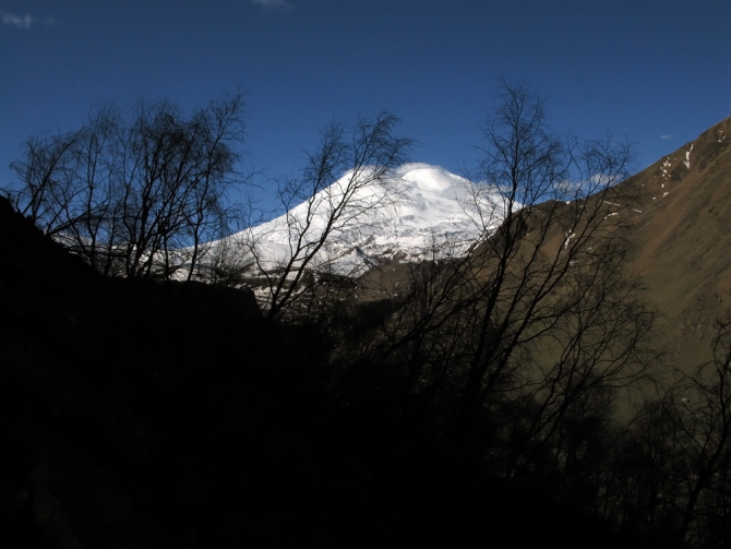 Эльбрус с севера - май 2009 (Путешествия, горы, кавказ, приэльбрусье, джилысу, фото)