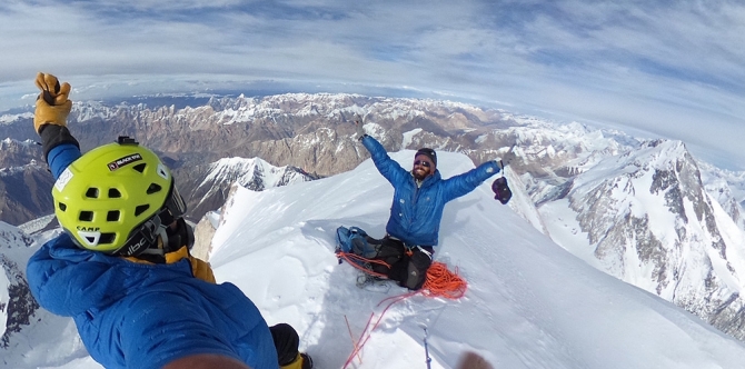 6.adam-bielecki-felix-berg-na-szczycie-GII «Красивая гора, красивая линия - мы постараемся сделать это в красивом стиле », - Адам Белецкий об экспедиции на Аннапурну (Альпинизм, аннапурна, северо-западная стена, Феликс Берг)
