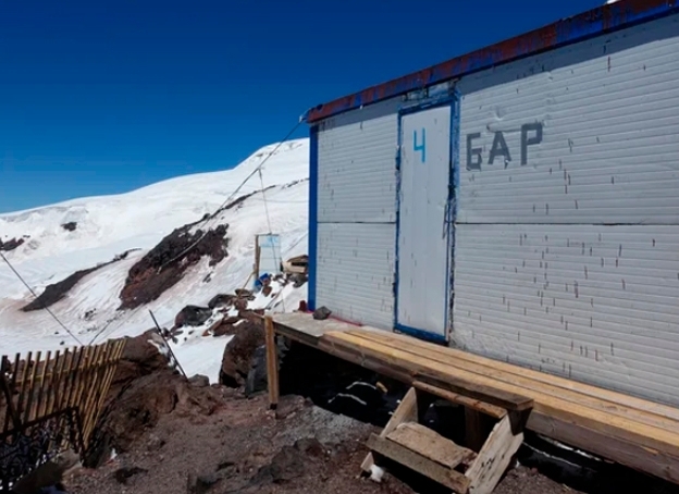 Эльбрус – помойка с выхлопными газами. Стоит ли ехать? (Альпинизм, АО «Курорт Эльбрус», азау, Беккаев)