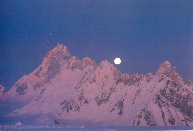 Самоспасение на Огре. Даг Скотт. (Альпинизм, каракорум, пакистан, крис бонингтон)