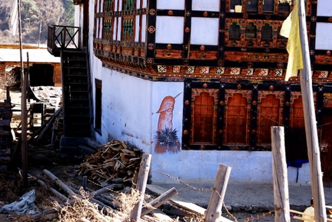 Фаллосы - обереги. Воскресный прикольчик. (бутан, третий полюс)