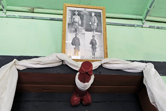 Фаллосы - обереги. Воскресный прикольчик. (бутан, третий полюс)