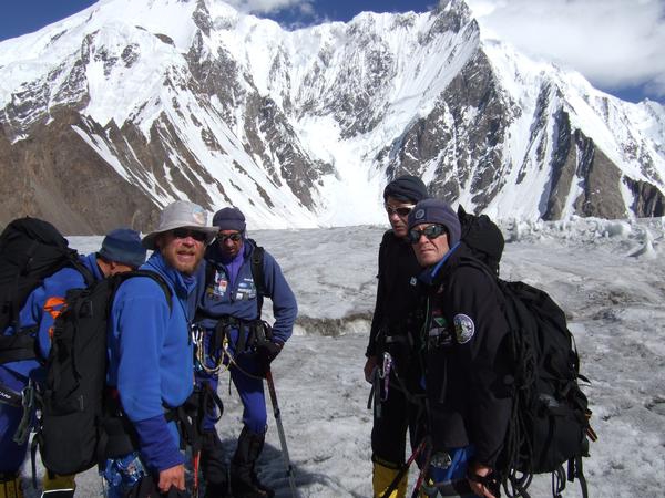 «Мы знаем, что нужно сделать, чтобы совершить это восхождение» (Альпинизм, к2, зимнее восхождение, грызлов, red fox)