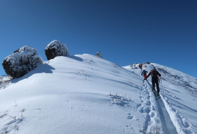 KMGA SKI entrance course. 12 days, thin snow, hot sun (с) Фото