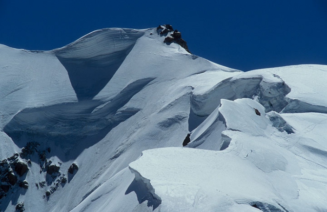 Снежное кружево карнизов - опасная красота (Альпинизм, снег. снежные карнизы, dav club russland, безопасность, альпы)