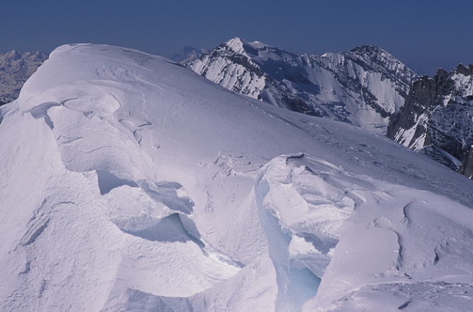 Снежное кружево карнизов - опасная красота (Альпинизм, снег. снежные карнизы, dav club russland, безопасность, альпы)