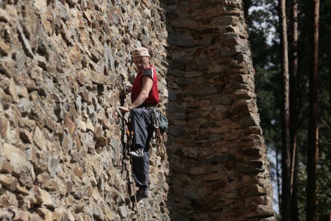 Каменный скалодром в Десногорске. Продолжение. (Скалолазание)