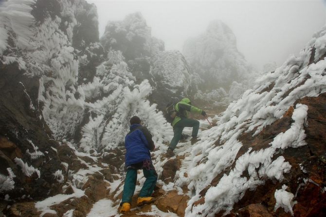 Свесить ноги в разные полушария... (Альпинизм, эквадор, котопакси, иллиница норте, галапагосы)
