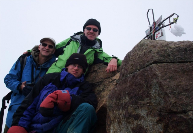 Свесить ноги в разные полушария... (Альпинизм, эквадор, котопакси, иллиница норте, галапагосы)