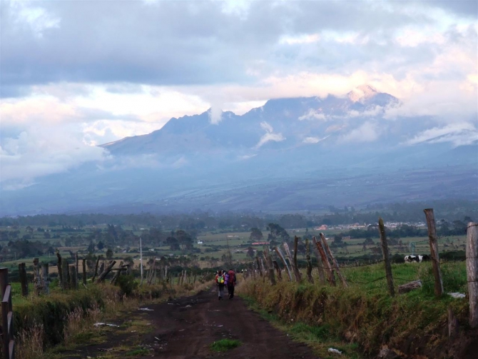 Свесить ноги в разные полушария... (Альпинизм, эквадор, котопакси, иллиница норте, галапагосы)