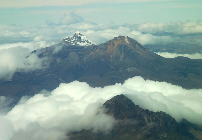 Свесить ноги в разные полушария... (Альпинизм, эквадор, котопакси, иллиница норте, галапагосы)