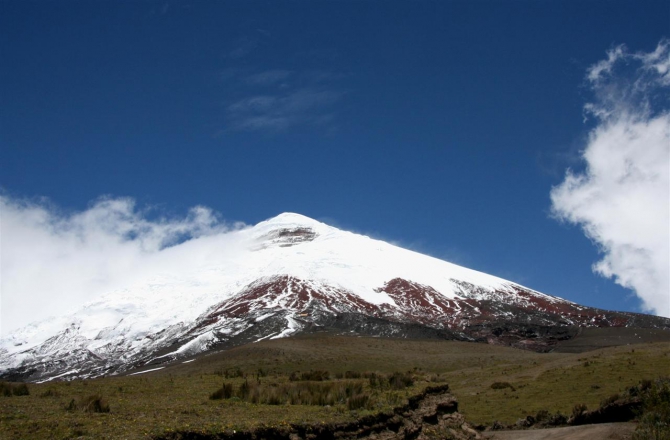 Свесить ноги в разные полушария... (Альпинизм, эквадор, котопакси, иллиница норте, галапагосы)