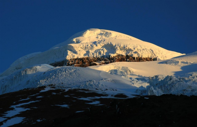 Свесить ноги в разные полушария... (Альпинизм, эквадор, котопакси, иллиница норте, галапагосы)