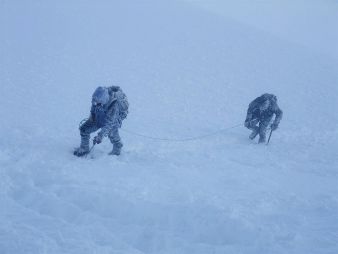 Свесить ноги в разные полушария... (Альпинизм, эквадор, котопакси, иллиница норте, галапагосы)