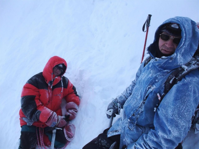 Свесить ноги в разные полушария... (Альпинизм, эквадор, котопакси, иллиница норте, галапагосы)