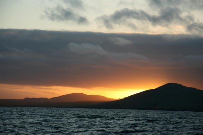 Свесить ноги в разные полушария... (Альпинизм, эквадор, котопакси, иллиница норте, галапагосы)