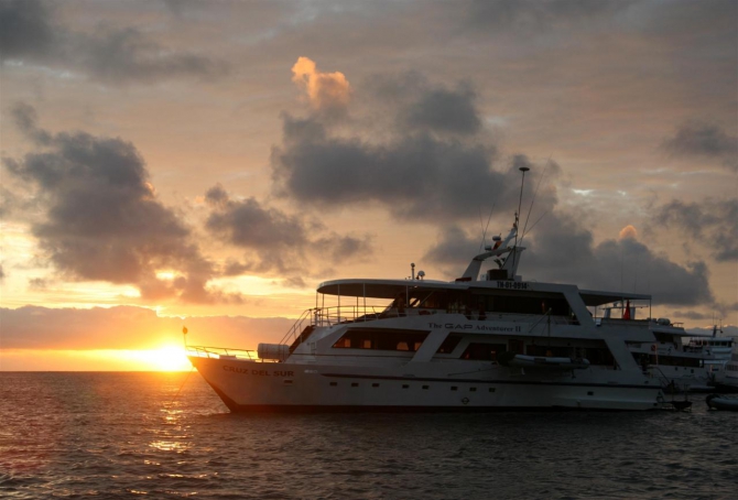 Свесить ноги в разные полушария... (Альпинизм, эквадор, котопакси, иллиница норте, галапагосы)