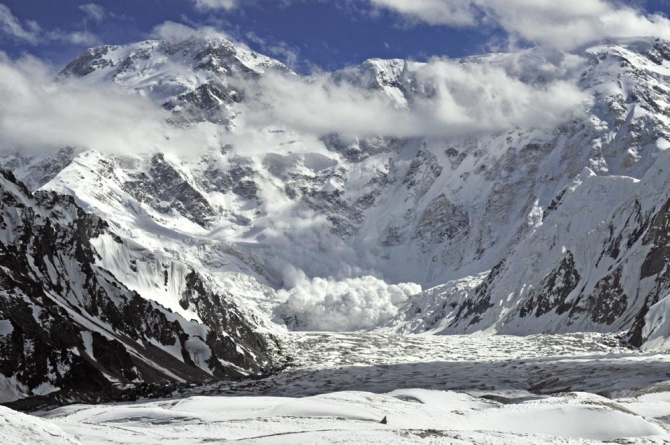 Верблюда оседлали! Глеб Соколов и Виталий Горелик прошли новый маршрут на пик Победы. (Альпинизм, победа, риск)