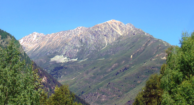 1 В ущелье Адылсу. (Горный туризм)