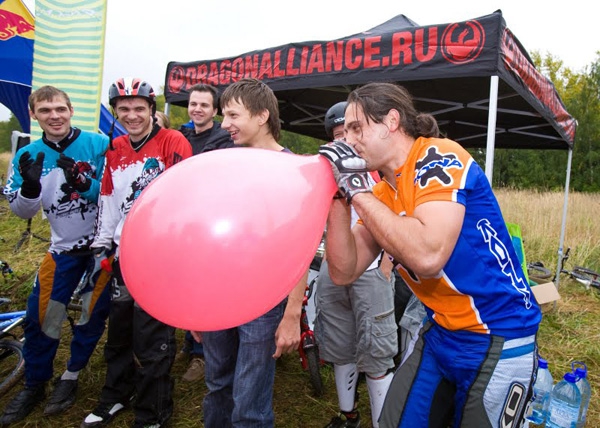 В Москве прошли первые соревнования по памп-треку Bad Santa "Pumps Battle"! (маунтинбайк, велоспорт)