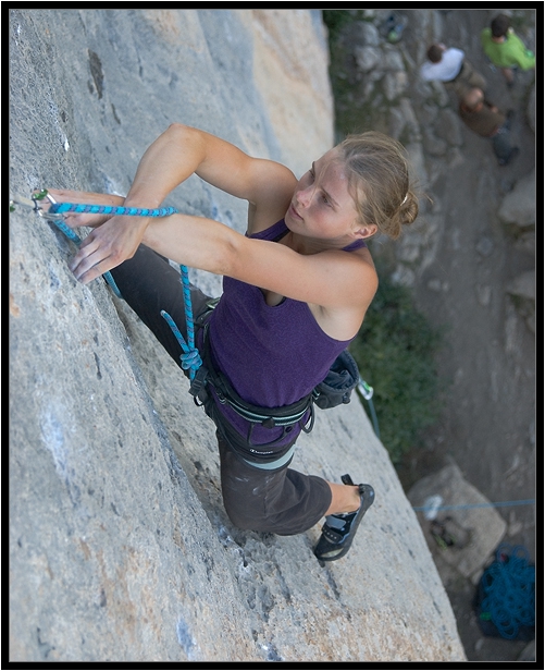Юлия Троепольская, которая обожает скалы и выигрывает в боулдеринге. (Скалолазание, скарпа, scarpa, скалолазание)