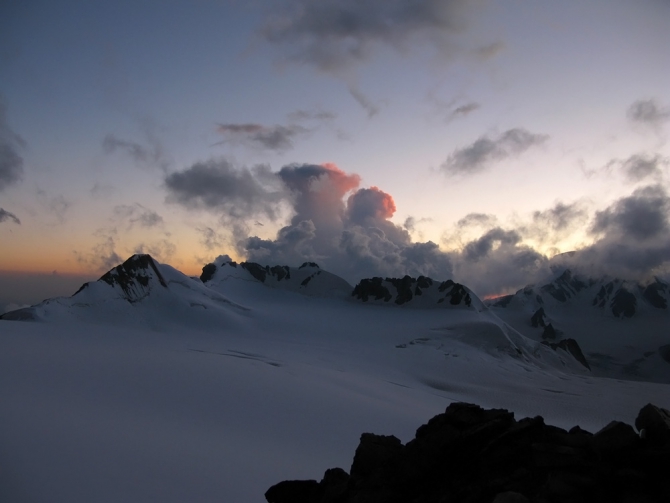 Кавказ - лето 2009. Фотоальбом (Горный туризм, горы, безенги, приэльбрусье, альпинизм, туризм, балкария, осетия)