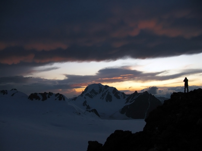 Кавказ - лето 2009. Фотоальбом (Горный туризм, горы, безенги, приэльбрусье, альпинизм, туризм, балкария, осетия)