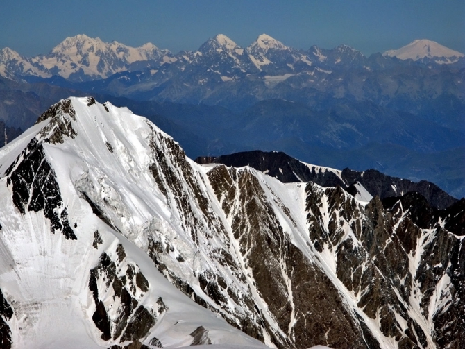 Кавказ - лето 2009. Фотоальбом (Горный туризм, горы, безенги, приэльбрусье, альпинизм, туризм, балкария, осетия)