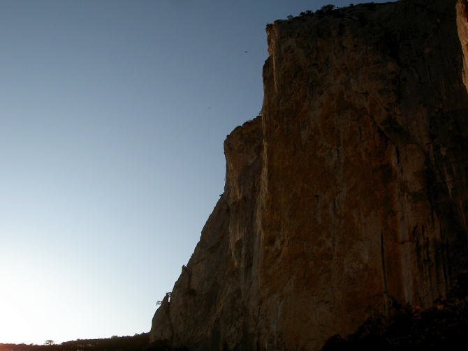 «Нависает и отбрасывает….» (Альпинизм, скальный альпинизм, гиперборея, цска им демченко, юркин, брык, шаан-кая)