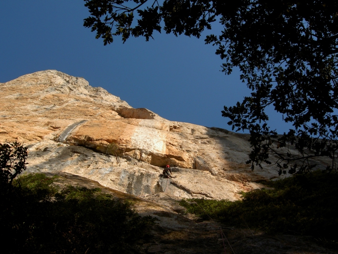 «Нависает и отбрасывает….» (Альпинизм, скальный альпинизм, гиперборея, цска им демченко, юркин, брык, шаан-кая)