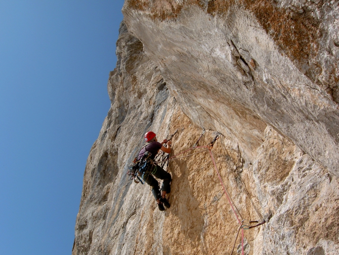 «Нависает и отбрасывает….» (Альпинизм, скальный альпинизм, гиперборея, цска им демченко, юркин, брык, шаан-кая)