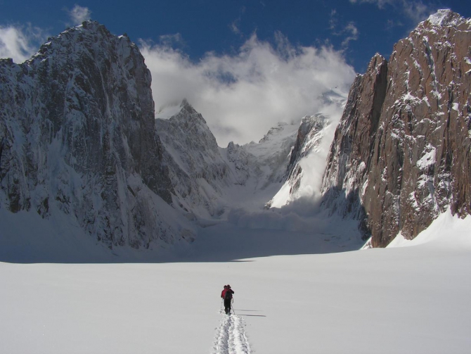 Номинанты "Хрустального пика-2009": пик Верный по центру Северо-Западной стены (Альпинизм, risk.ru, события, горы, риск.ру, кызыл-аскер, хрустальный пик, кафедральный собор, головченко, бандалет, киргизия)